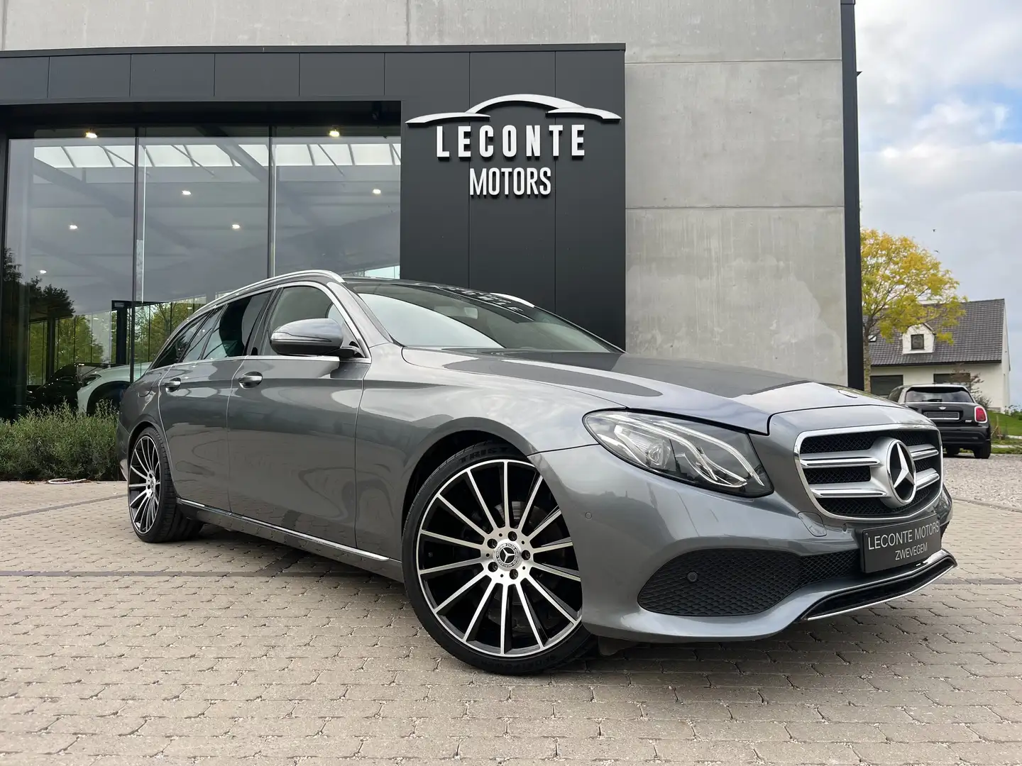 Mercedes-Benz E 200 E 200 d T 9G-TRONIC Avantgarde Leder/Gps/Camera/.. Noir - 1