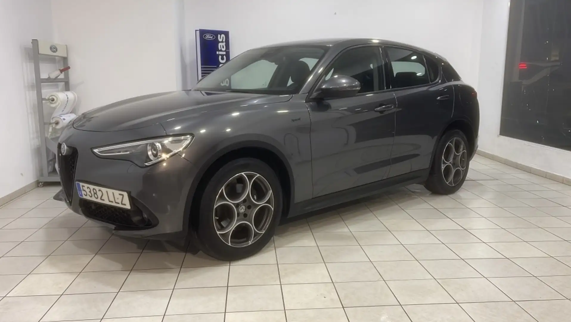 Alfa Romeo Stelvio 2.2 Sprint Q4 190 Aut. Gris - 1