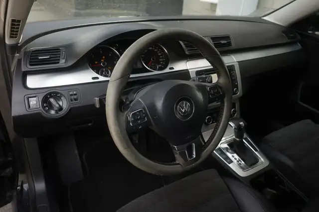 Volkswagen Passat view 15