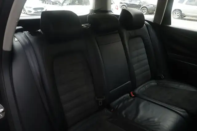 Volkswagen Passat view 13