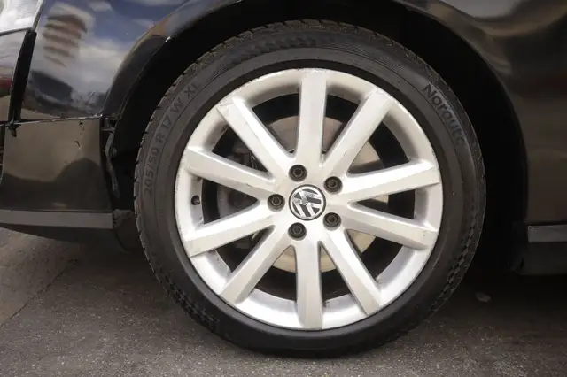 Volkswagen Passat view 5