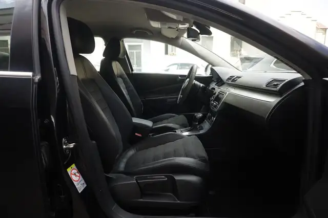 Volkswagen Passat view 11