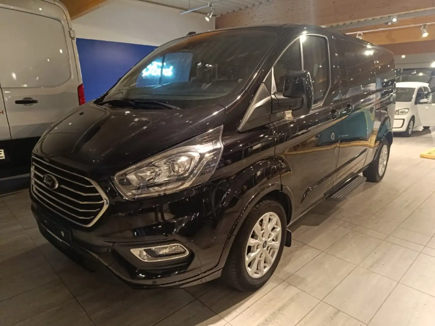 Ford Tourneo Custom TITANIUM 320 L2 8-SITZER / NAVI / PDC / KAMERA Schwarz - 2