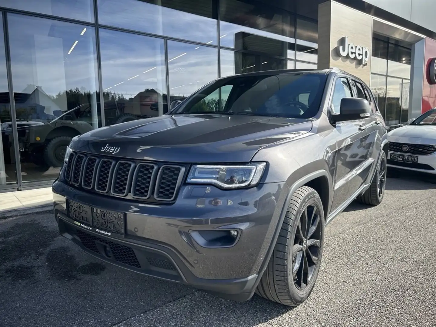 Jeep Grand Cherokee 3.0 Trailhawk AWD *AHK* Grau - 1
