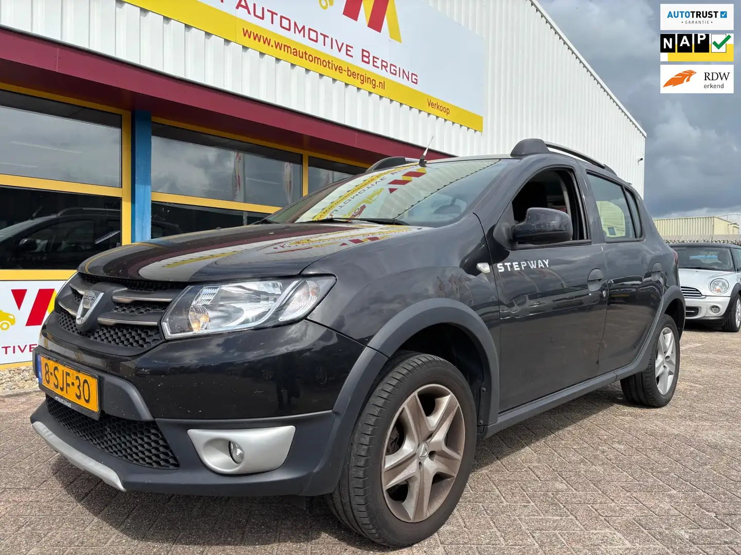 Dacia Sandero 0.9 TCe Stepway Lauréate Zwart - 1