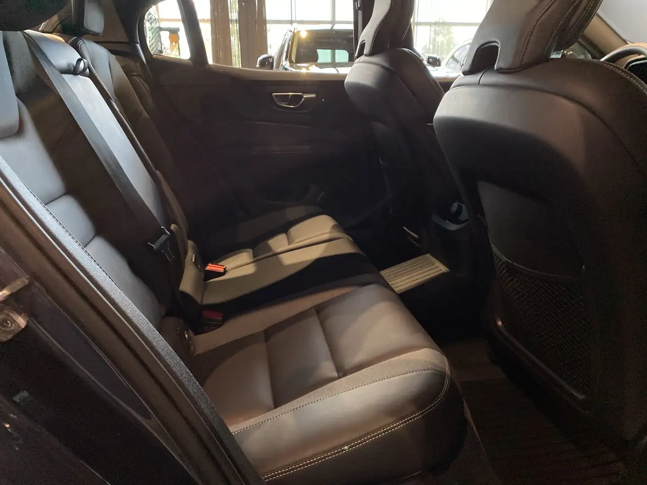 Volvo S60 снимка Volvo S60