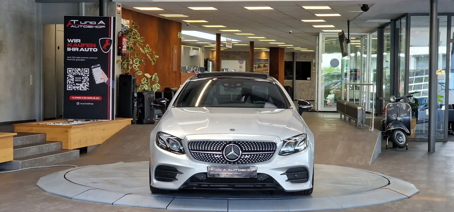 Mercedes-Benz E 220 d Coupe AMG-Line Aut. *Head-up*360°*Burmester*Pano Silber - 2