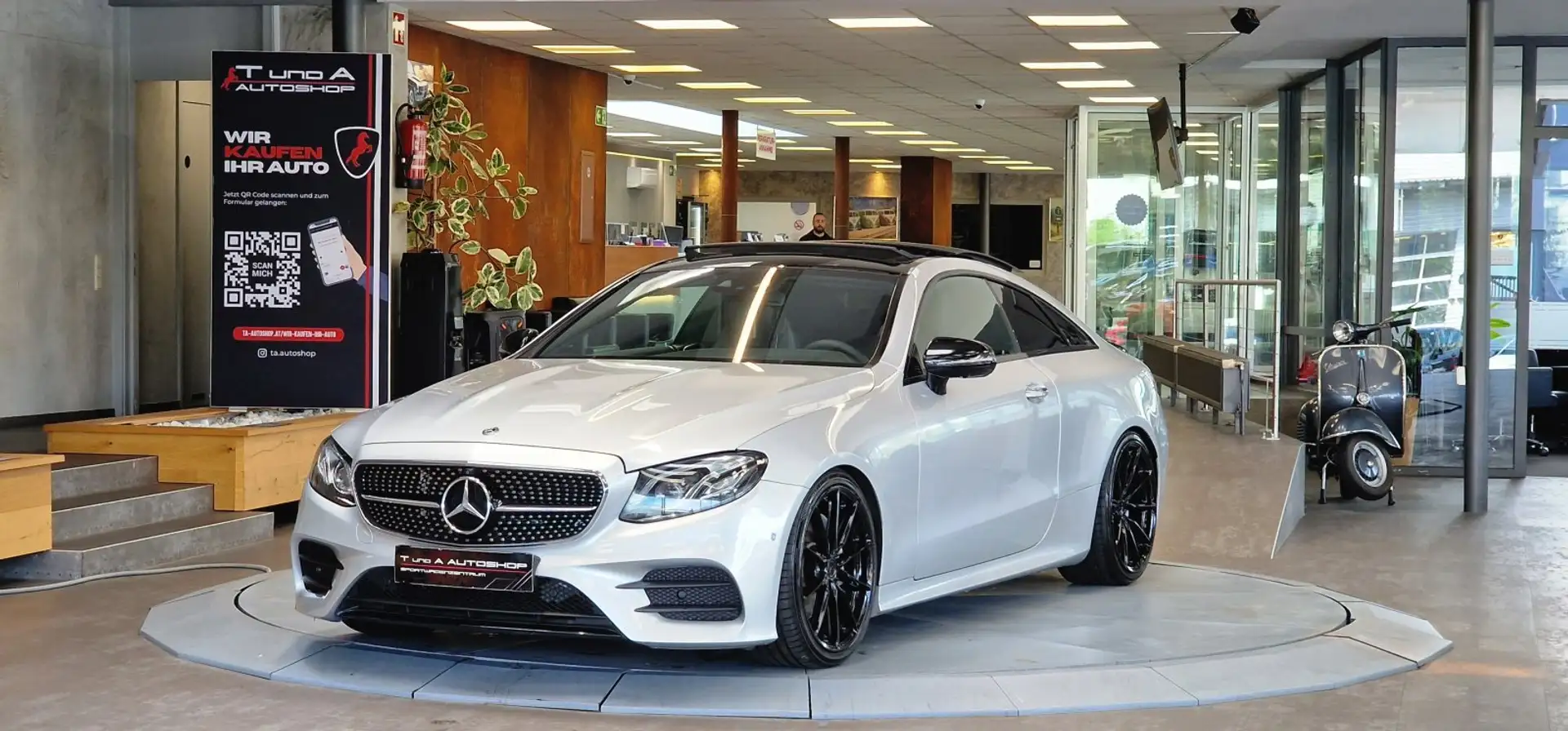 Mercedes-Benz E 220 d Coupe AMG-Line Aut. *Head-up*360°*Burmester*Pano Silber - 1