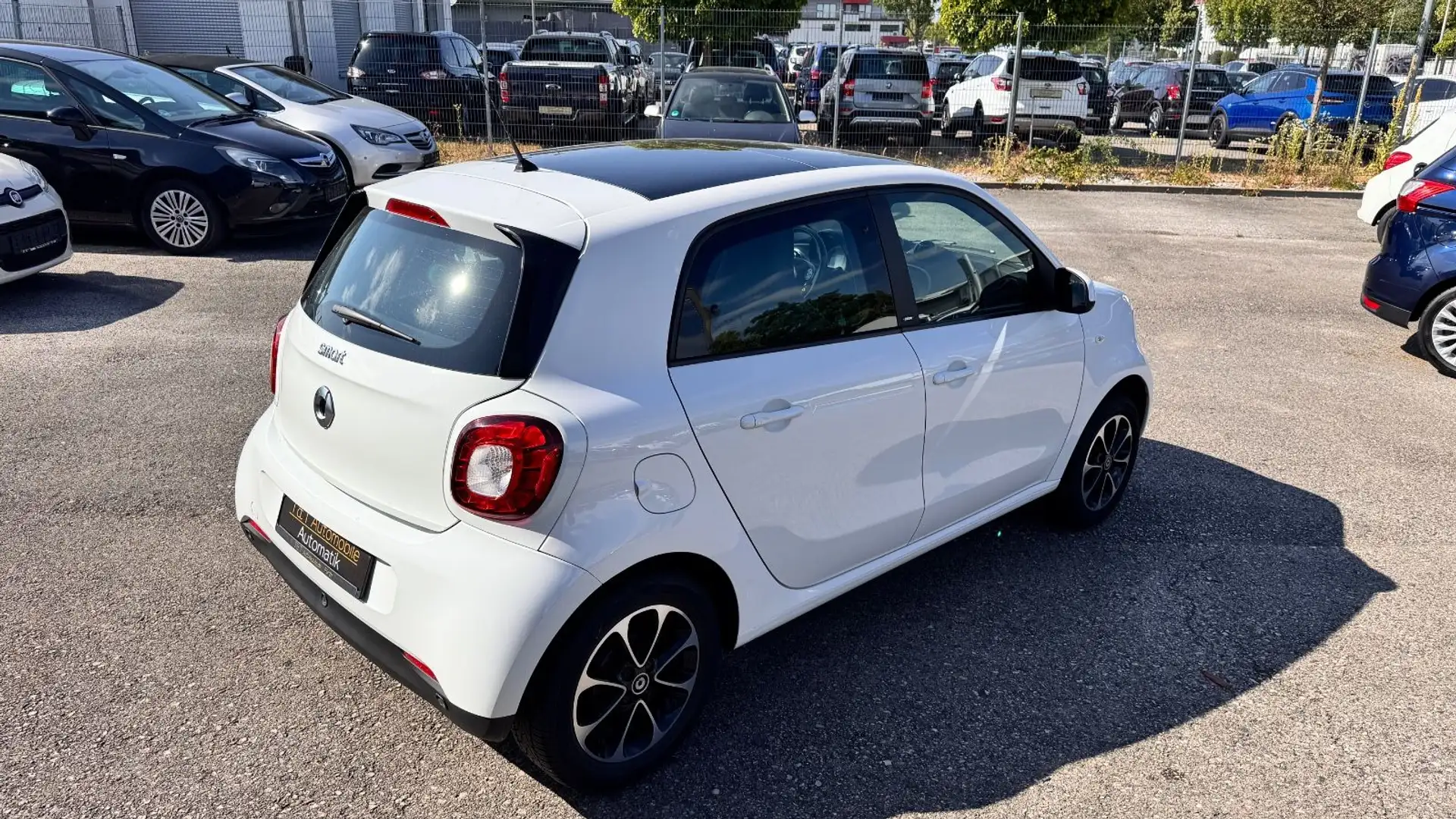 smart forFour Prime Leder Navi Pano SH LED PDC BT TÜV Weiß - 2