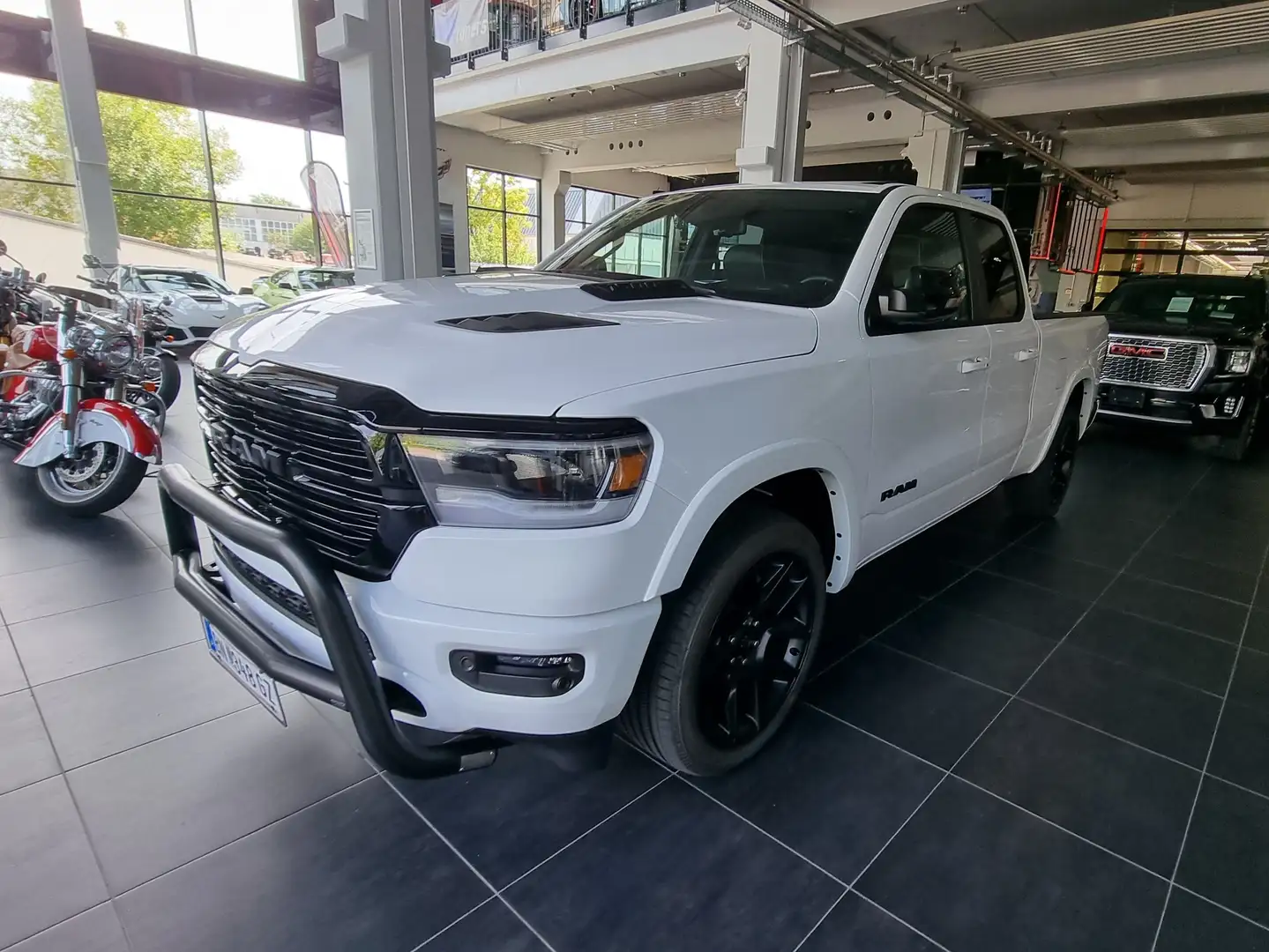 RAM 1500 Laramie Night Edition Gen. 5 Wit - 2