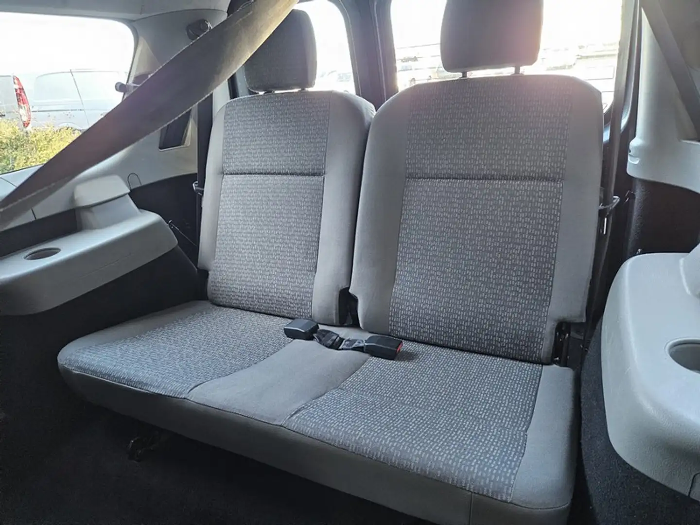 Dacia Logan MCV 1.6 MPI 7 places Lauréate - 2