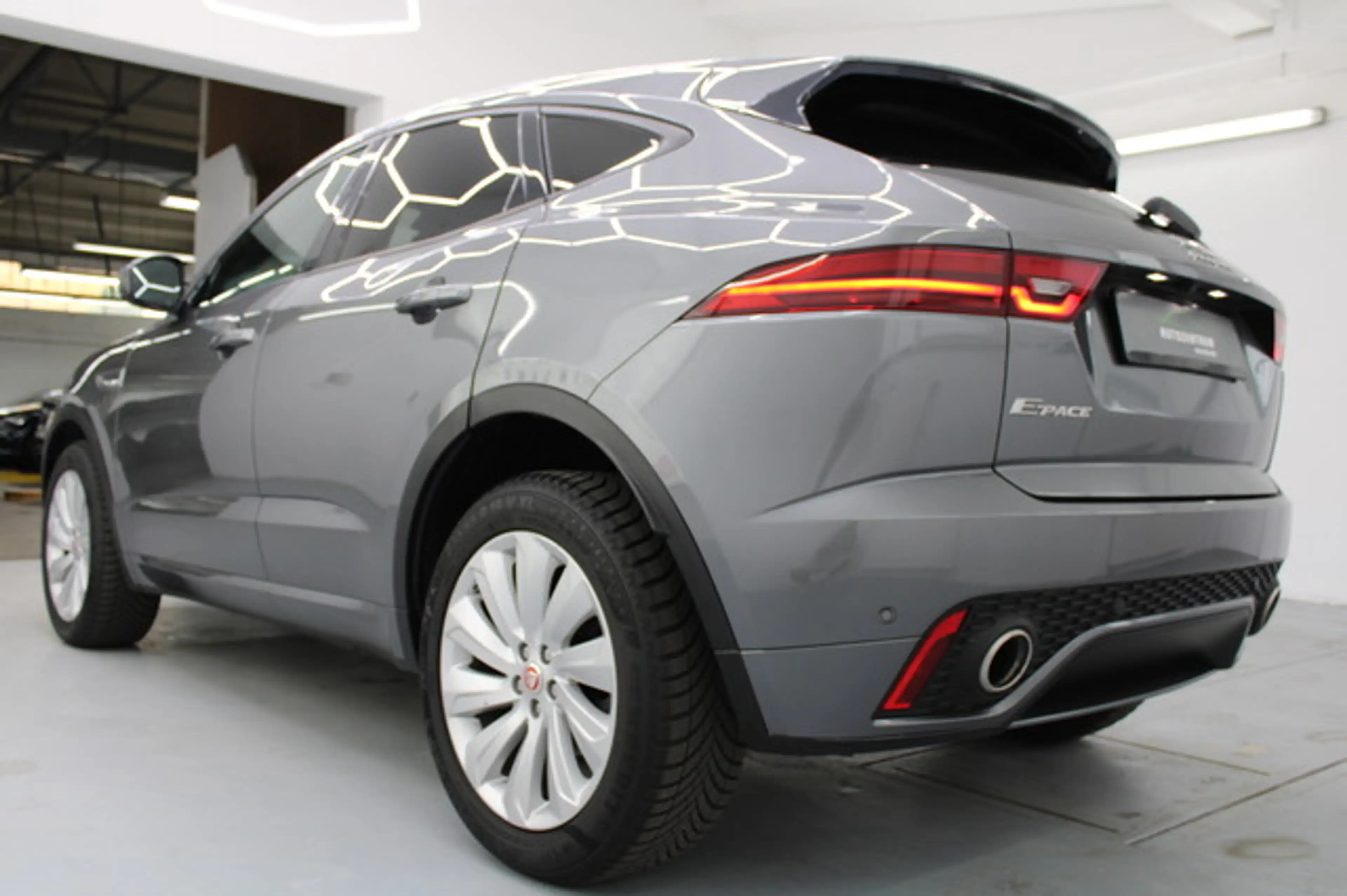 Jaguar E-Pace R-Dynamic S PANO/NAVI/KAMERA/TOUCH/PDC — photo 5