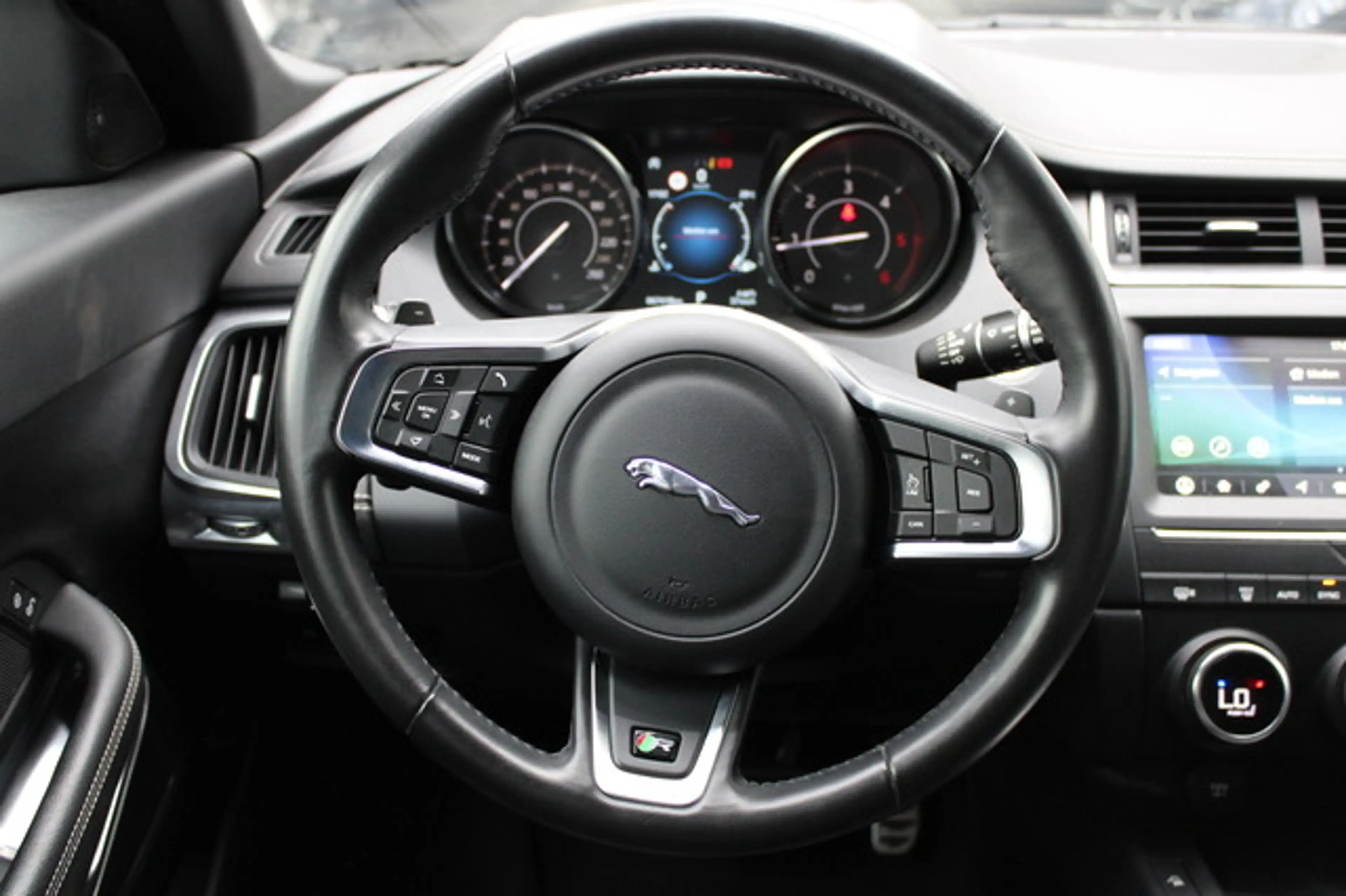 Jaguar E-Pace R-Dynamic S PANO/NAVI/KAMERA/TOUCH/PDC — photo 9