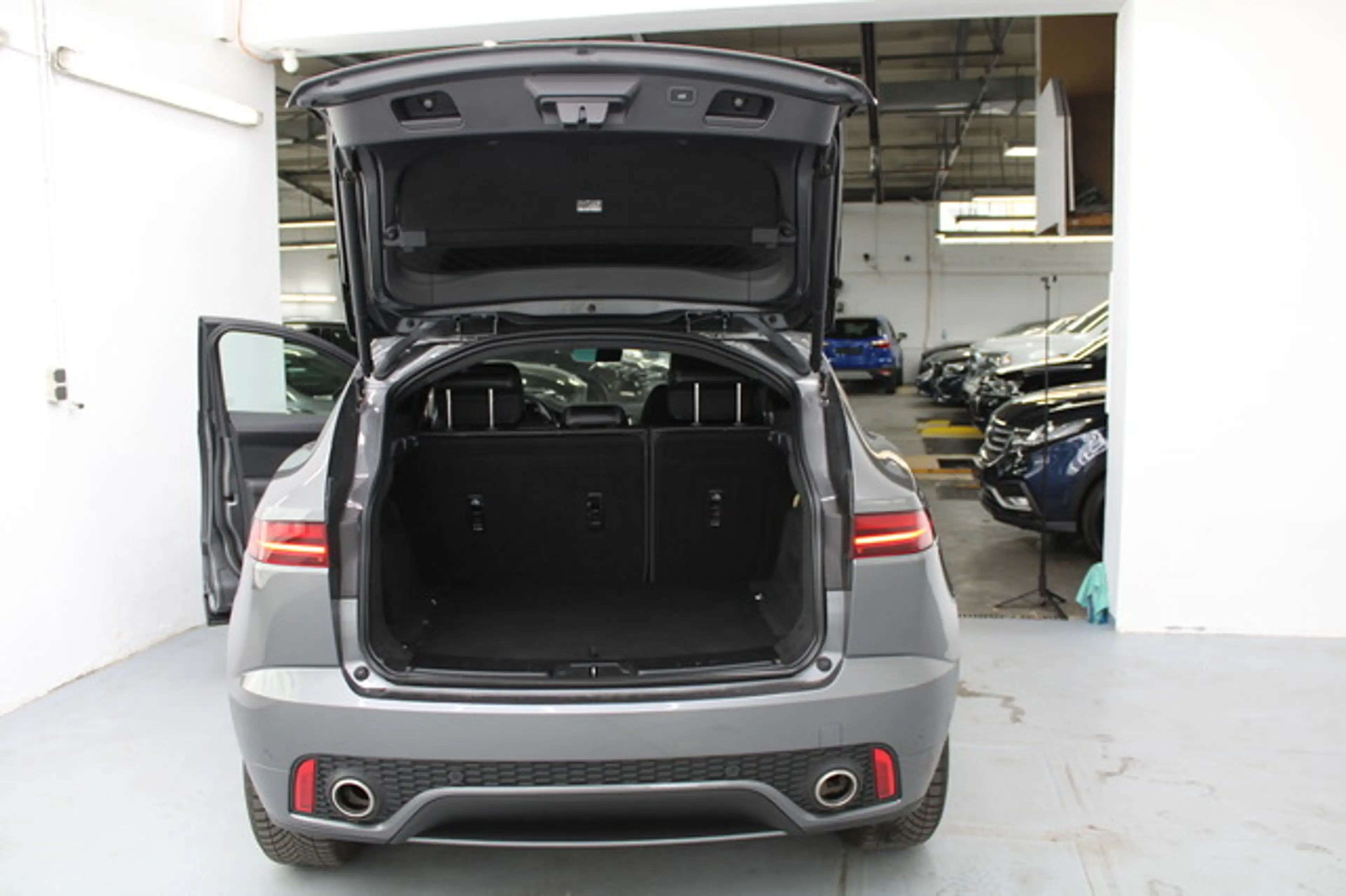Jaguar E-Pace R-Dynamic S PANO/NAVI/KAMERA/TOUCH/PDC — photo 13