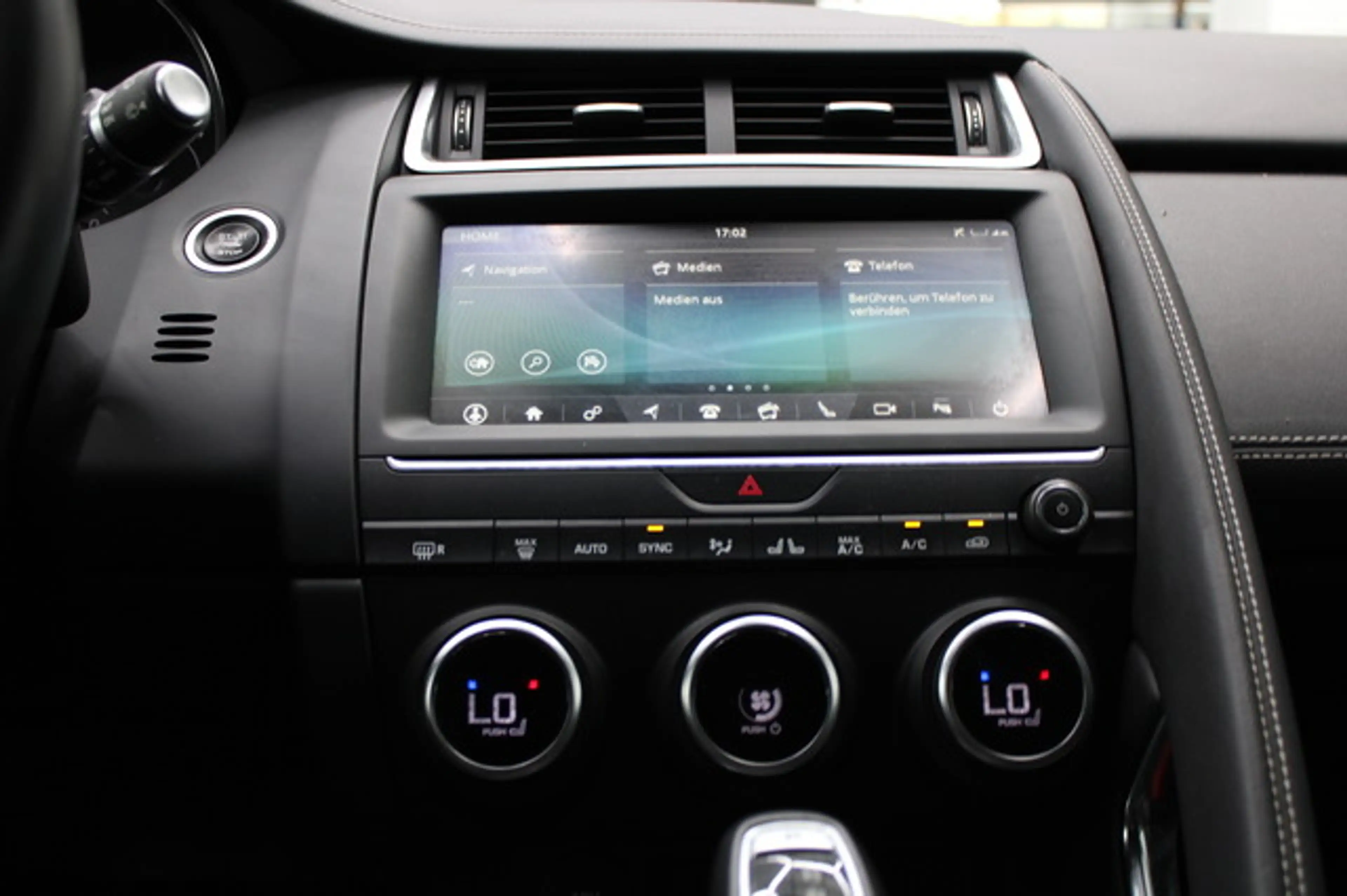 Jaguar E-Pace R-Dynamic S PANO/NAVI/KAMERA/TOUCH/PDC — photo 10