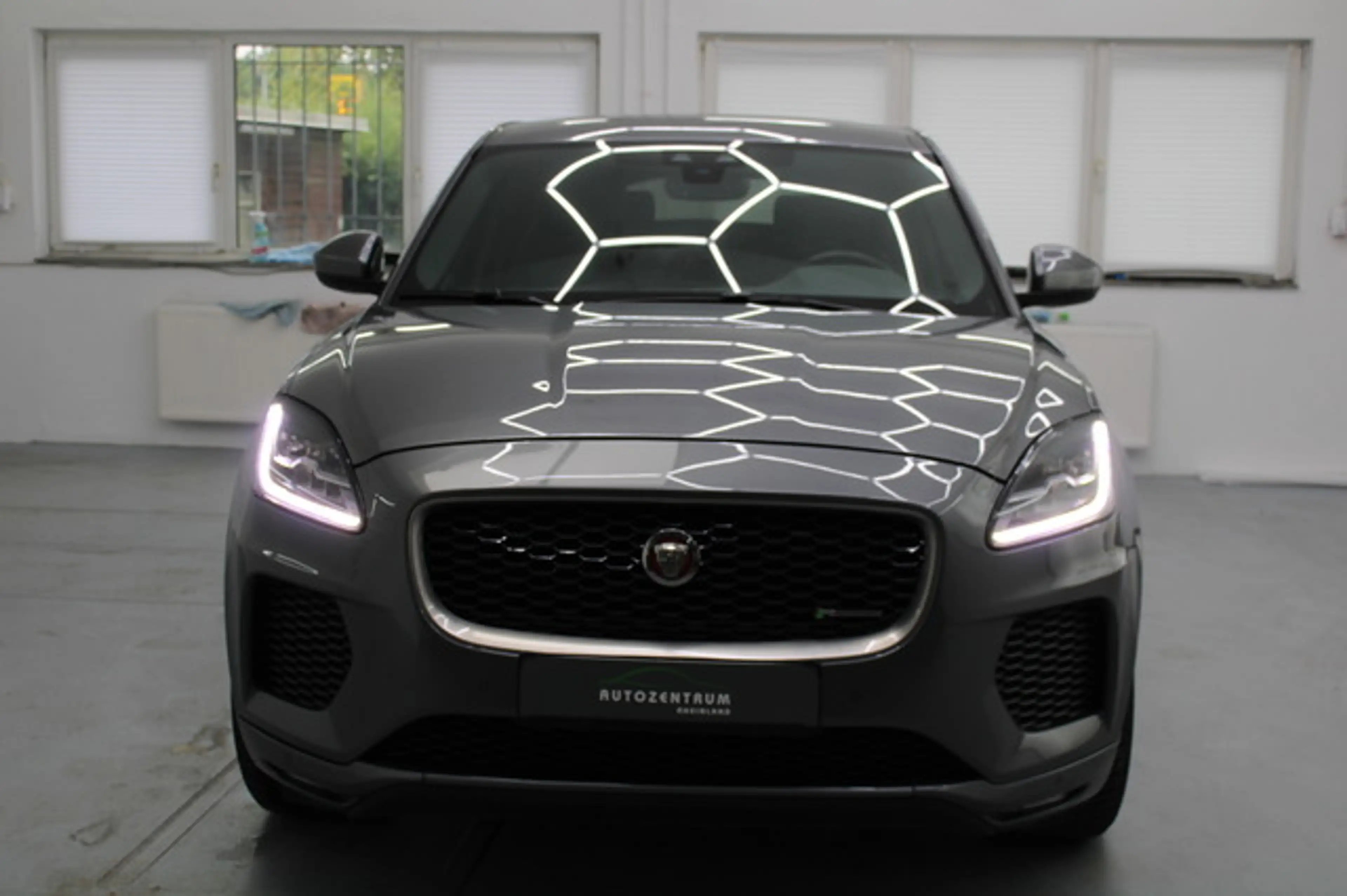 Jaguar E-Pace R-Dynamic S PANO/NAVI/KAMERA/TOUCH/PDC — photo 3