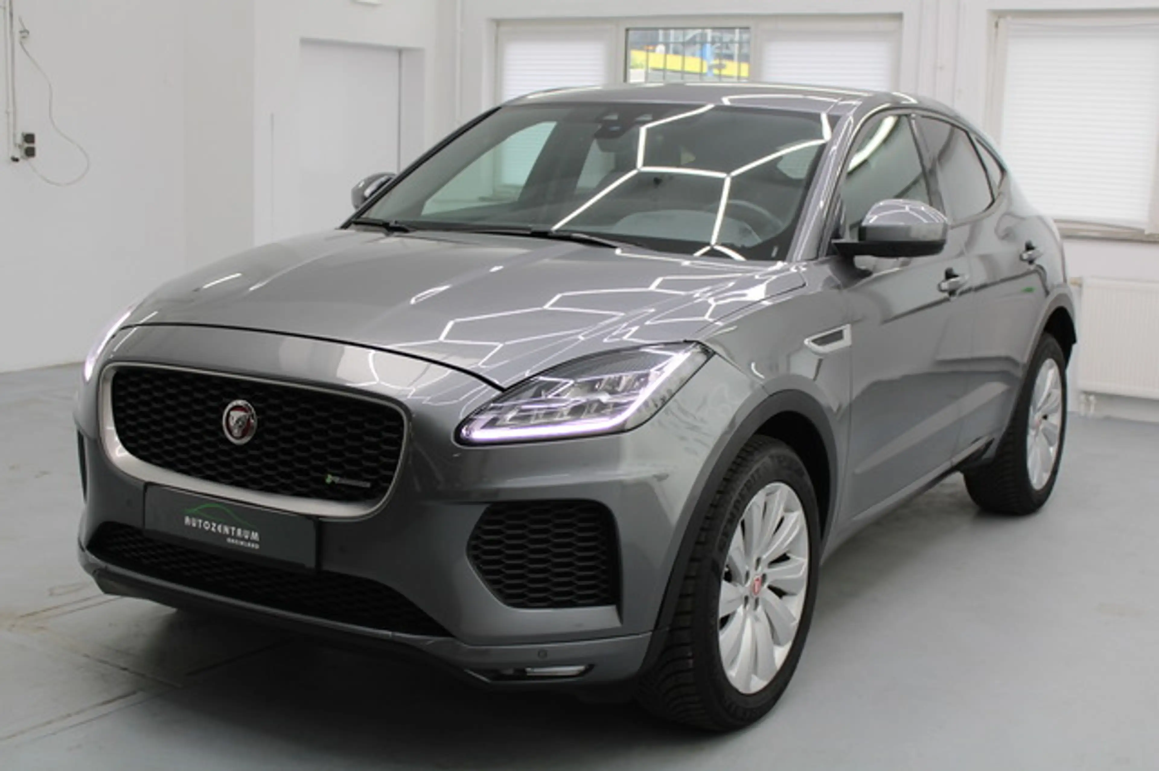 Jaguar E-Pace R-Dynamic S PANO/NAVI/KAMERA/TOUCH/PDC — photo 2