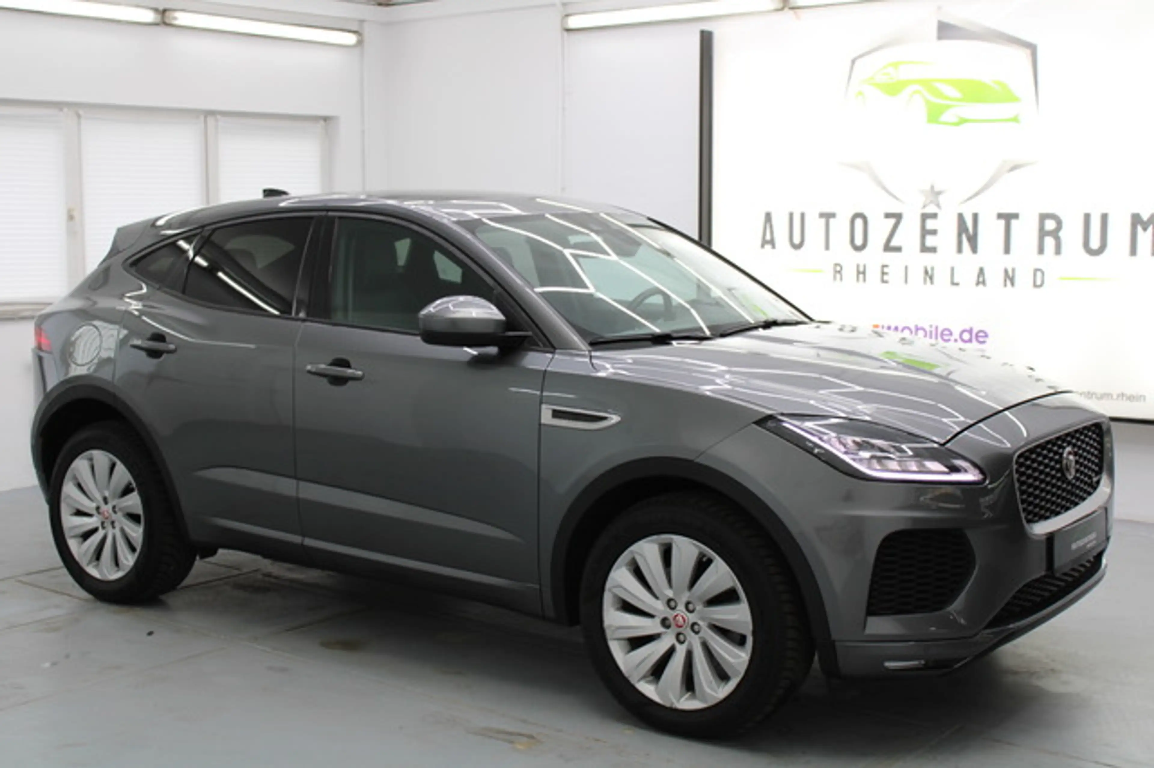Jaguar E-Pace R-Dynamic S PANO/NAVI/KAMERA/TOUCH/PDC — photo 4