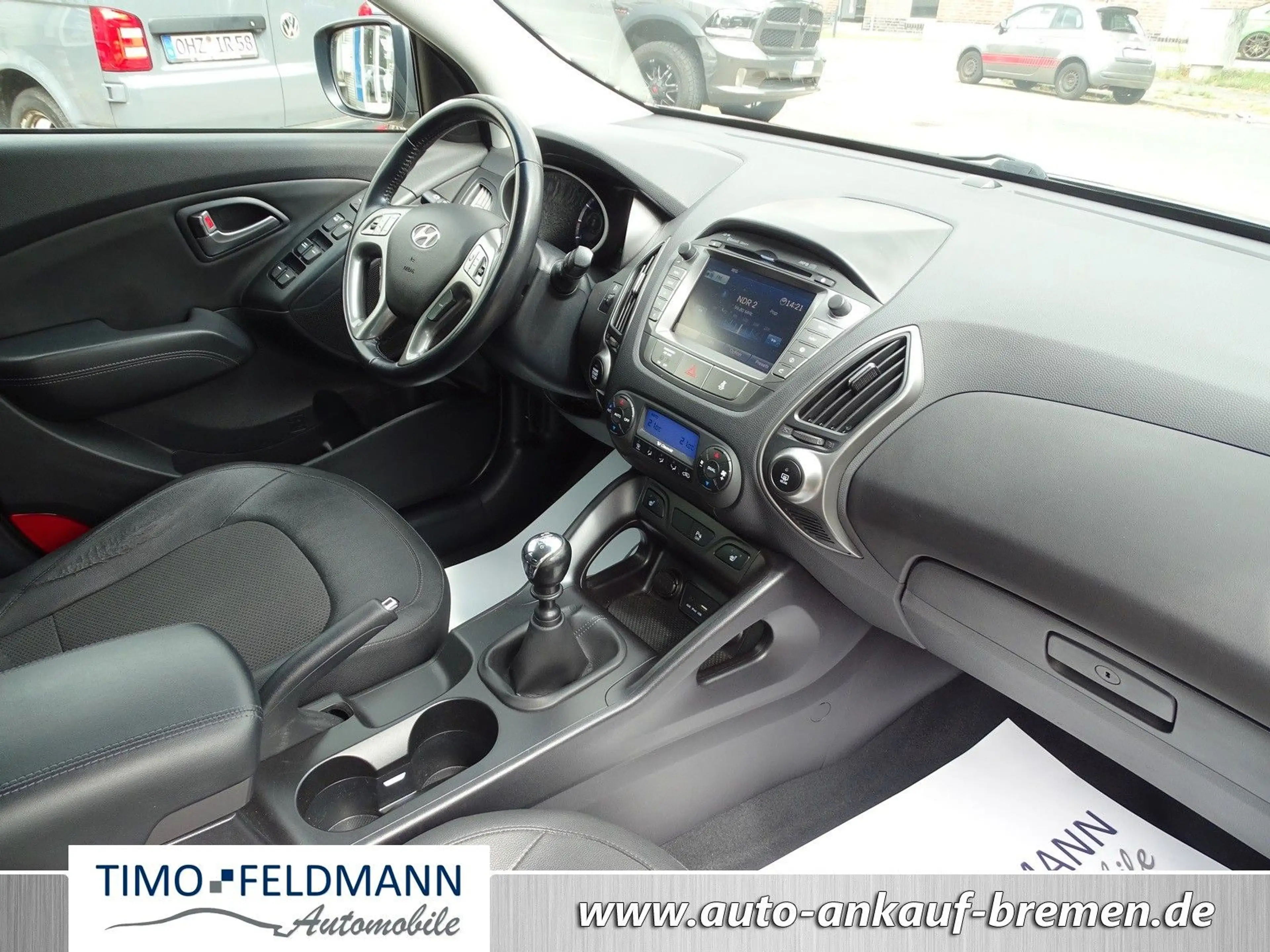 Hyundai iX35 blue Finale 2WD — photo 10