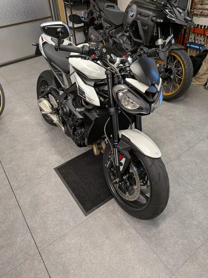 Triumph Street Triple 765