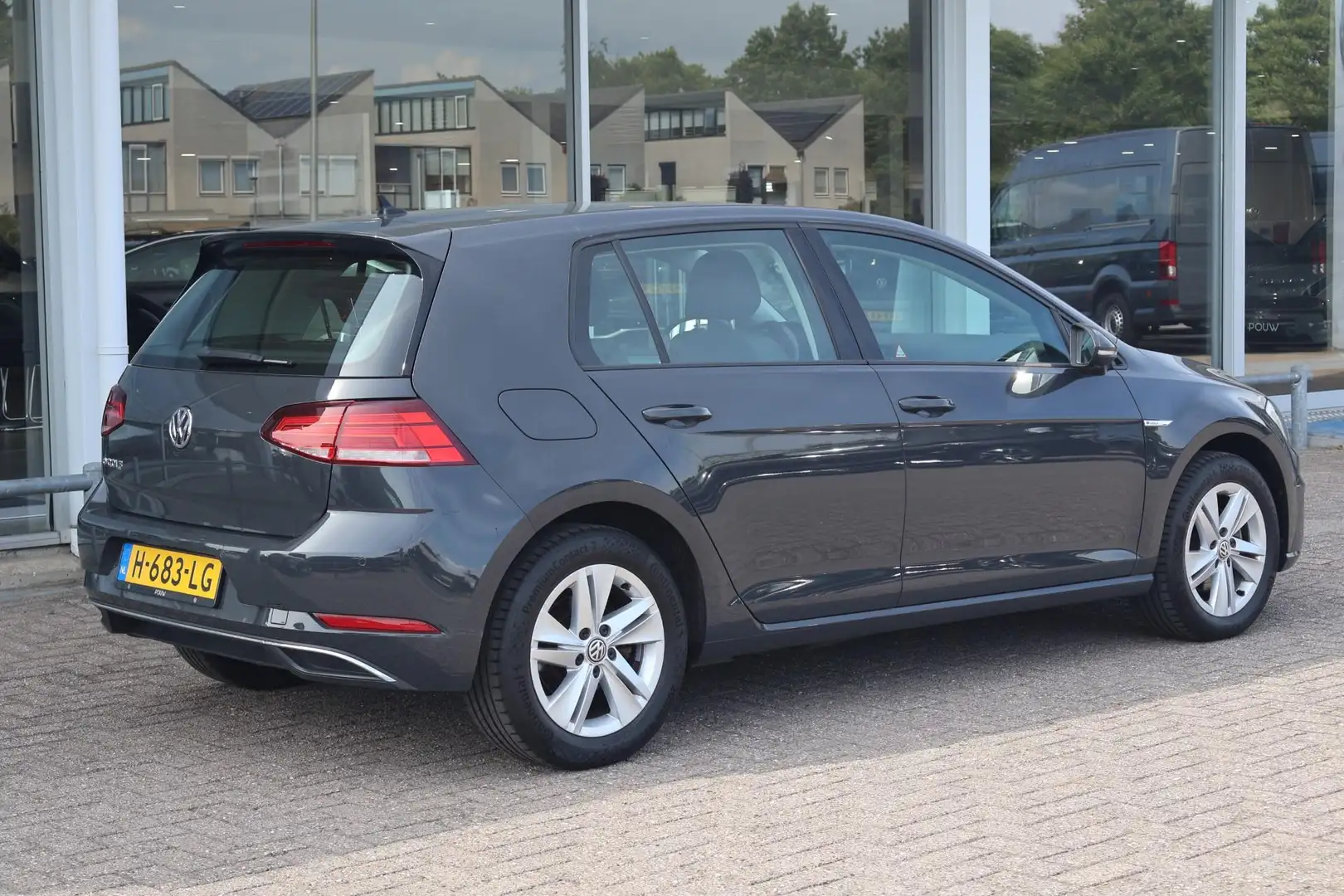 Volkswagen e-Golf 136pk E-DITION | Warmtepomp | SoH 96% | Navigatie Grigio - 2