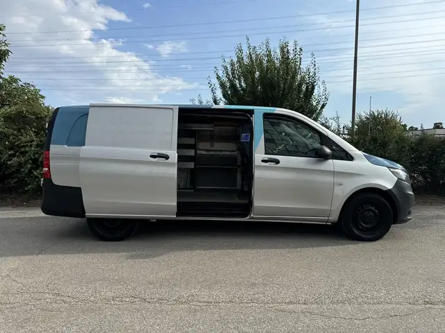 Mercedes-Benz Vito view 3
