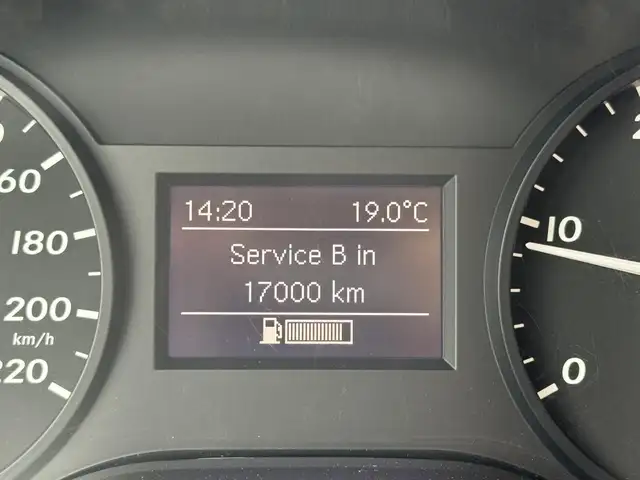 Mercedes-Benz Vito view 17