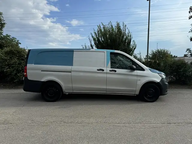 Mercedes-Benz Vito view 2
