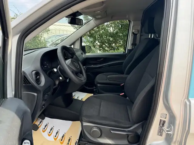 Mercedes-Benz Vito view 9