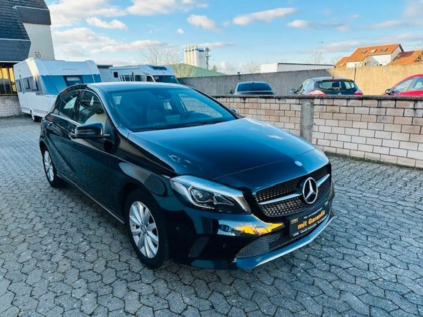 Mercedes-Benz A 180 BlueEfficiency 7G-DCT*LED*TÜV NEU Schwarz - 1