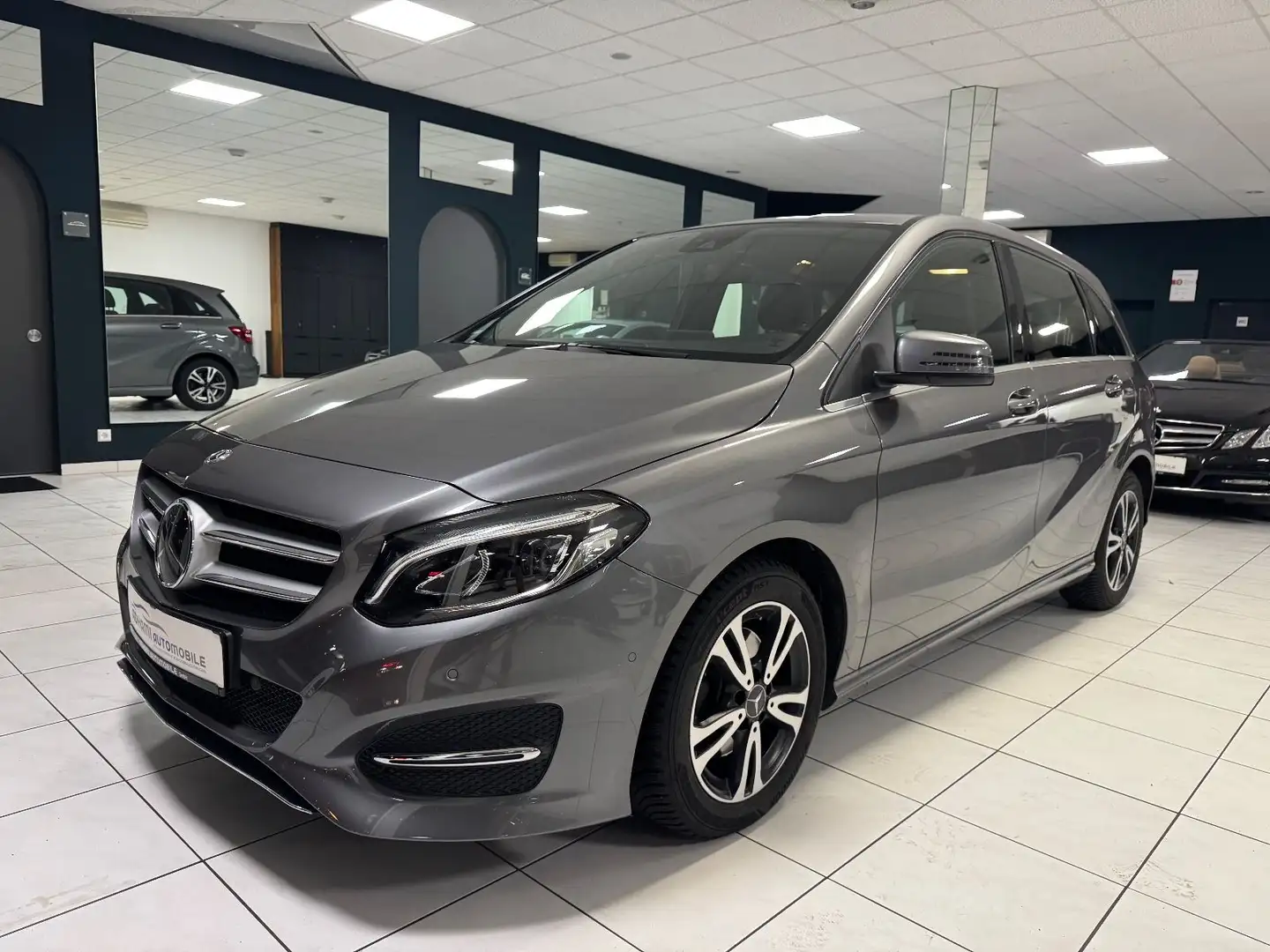 Mercedes-Benz B 220 4Matic/2.HAND/LED/LEDER/NAVI/SHZ/PDC! Gris - 1