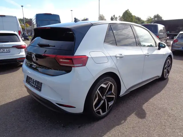 Volkswagen Id.3 view 4