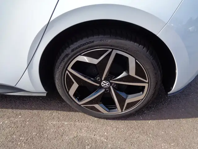 Volkswagen Id.3 view 7