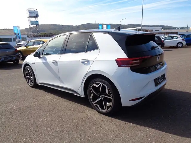 Volkswagen Id.3 view 6