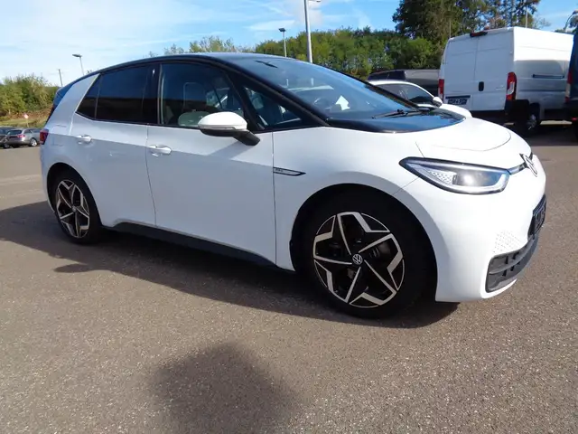 Volkswagen Id.3 view 3