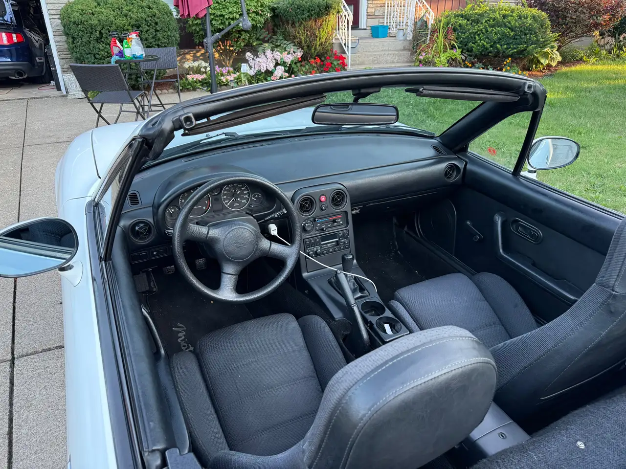 Mazda MX-5 Miata снимка Mazda MX-5 Miata