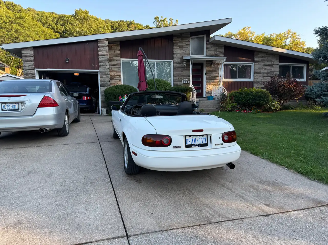Mazda MX-5 Miata снимка Mazda MX-5 Miata
