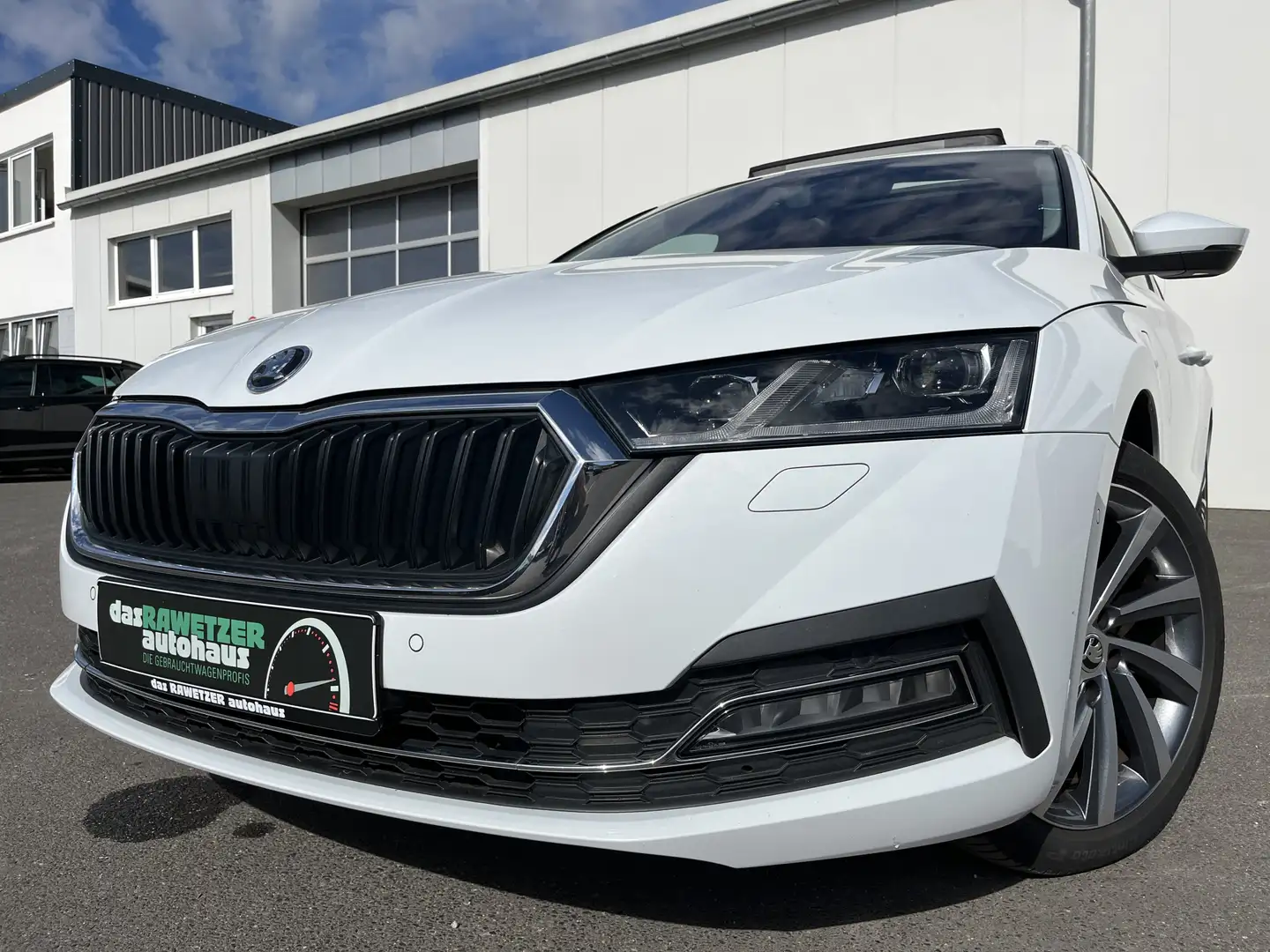 Skoda Octavia Combi 1.4 TSI e-Hybrid Style First Edition 110€ Weiß - 1