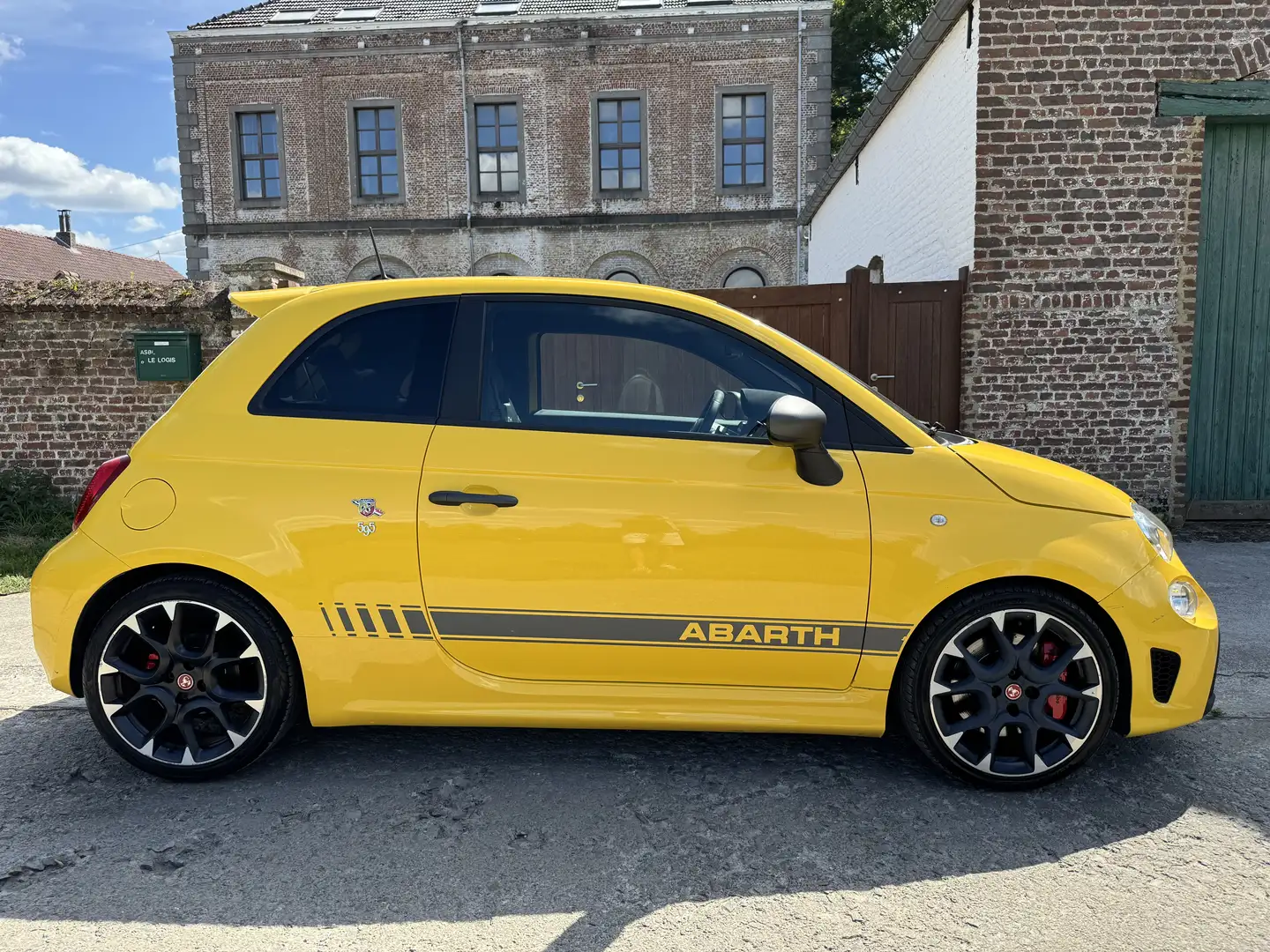 Abarth 595 Competizione 595 1.4 T-Jet Competizione  AUTOMATIC (EU6d-TEMP) Жовтий - 2