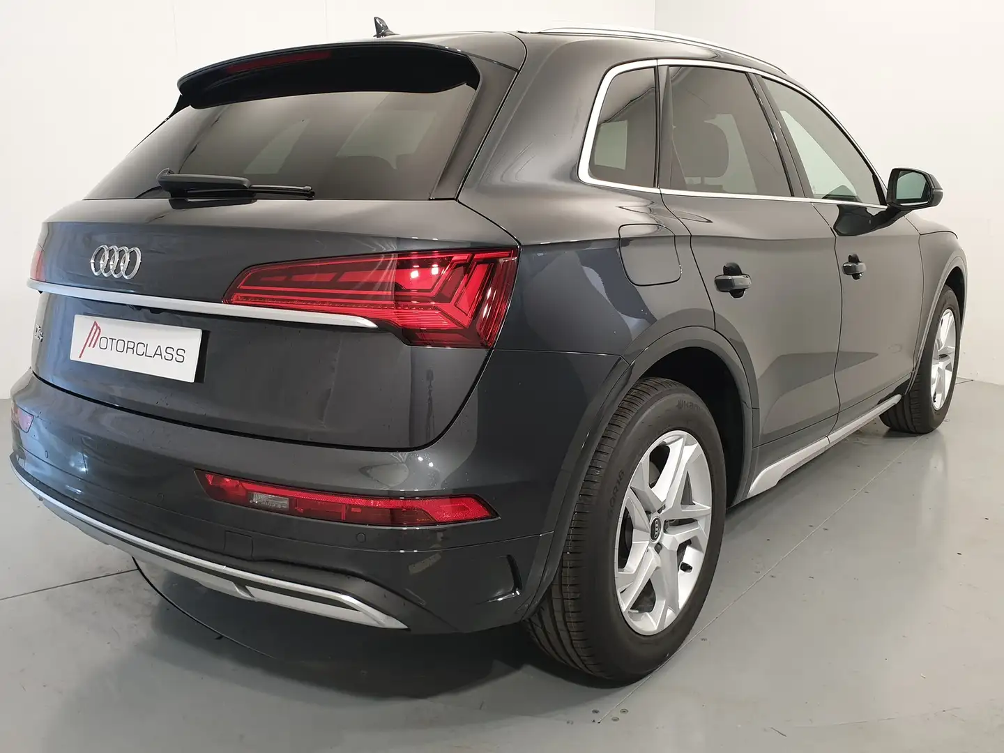 Audi Q5 35 2.0 tdi mhev 12v business advanced s-tronic Grijs - 2