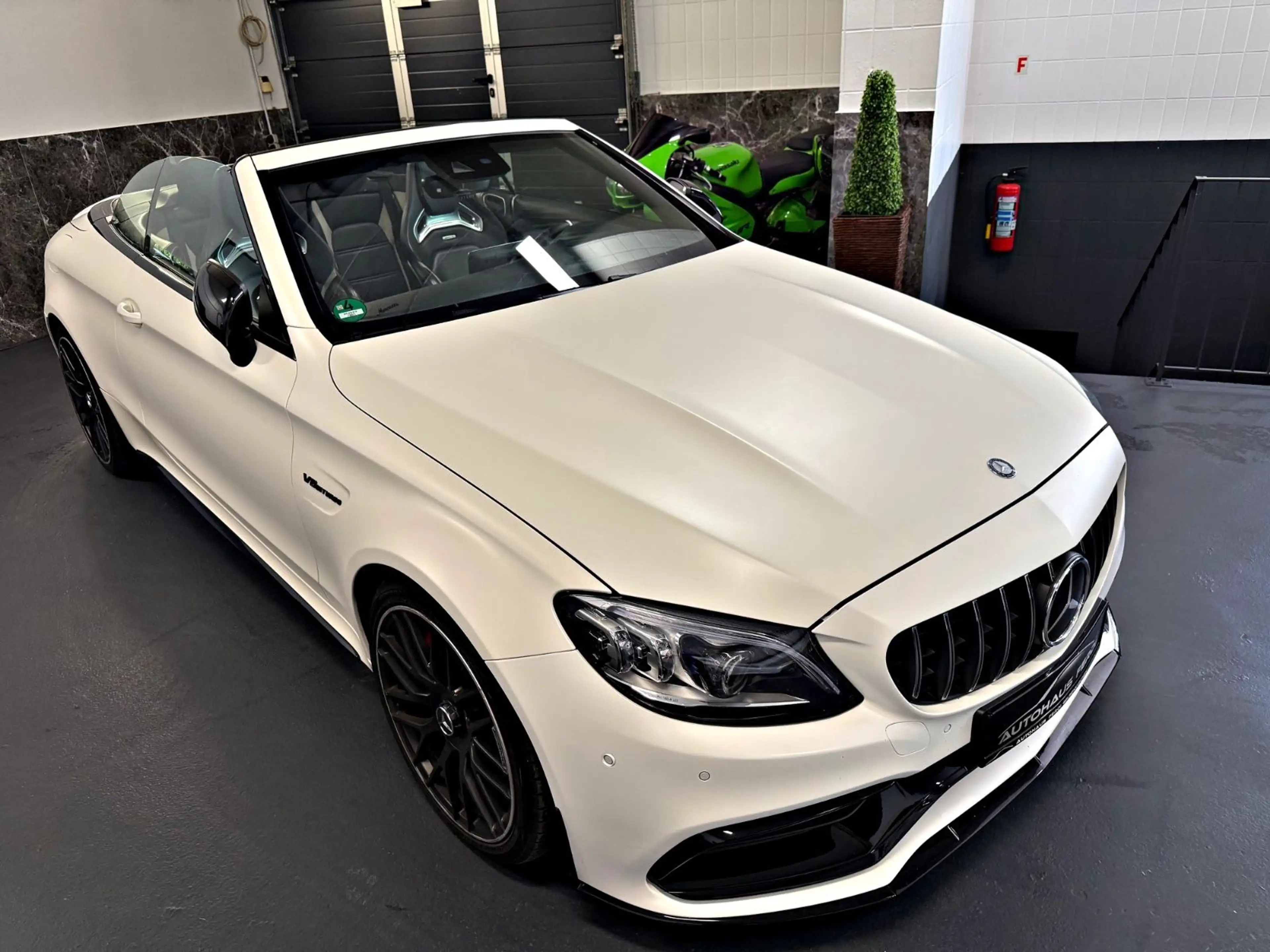 Mercedes-Benz C 63 AMG S Cabrio Performance Totwinkel Memory — photo 7