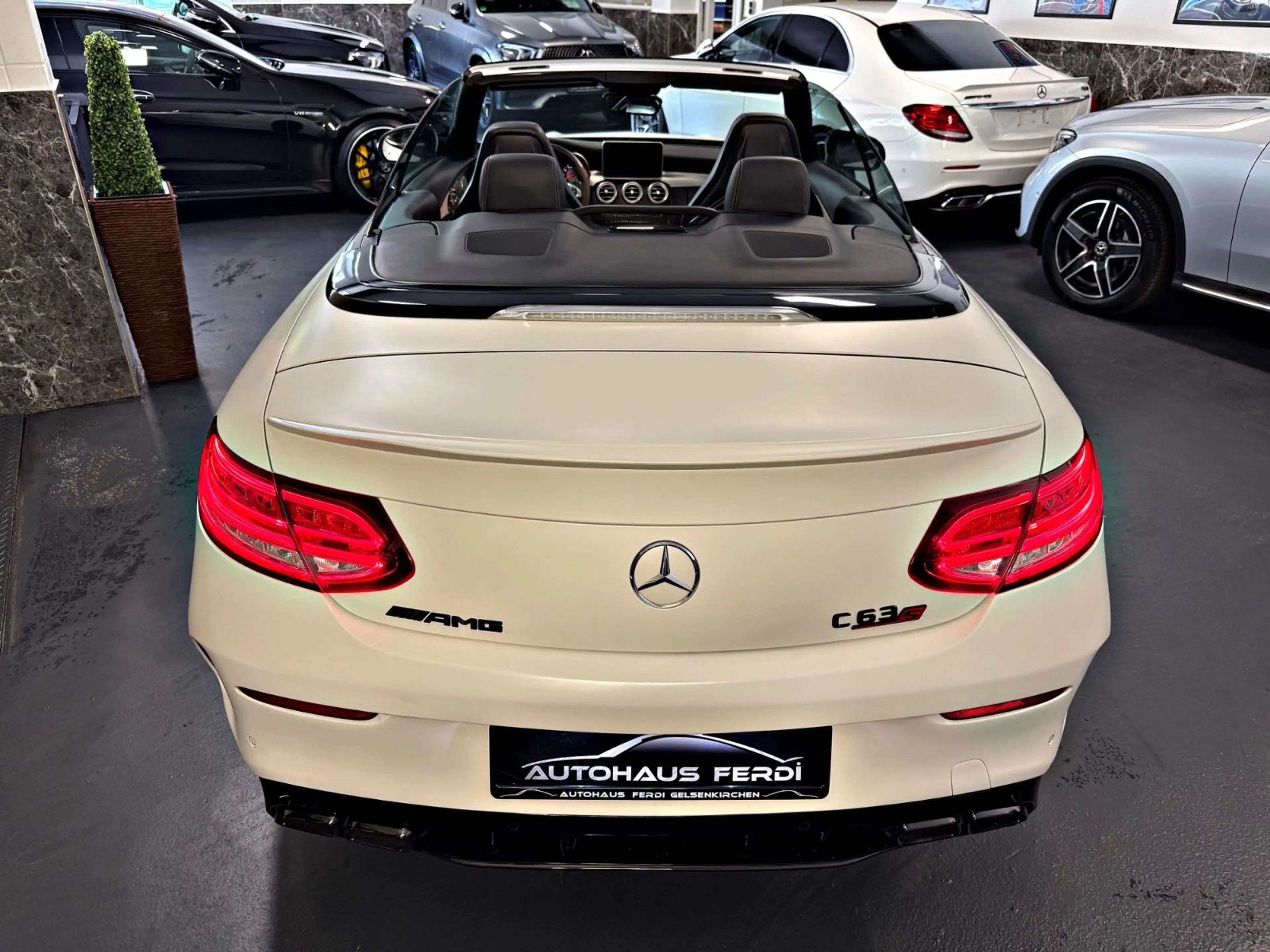 Mercedes-Benz C 63 AMG S Cabrio Performance Totwinkel Memory — photo 11