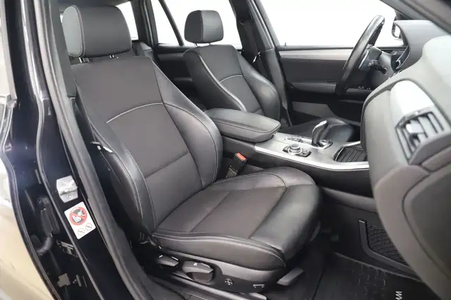 BMW X3 view 11