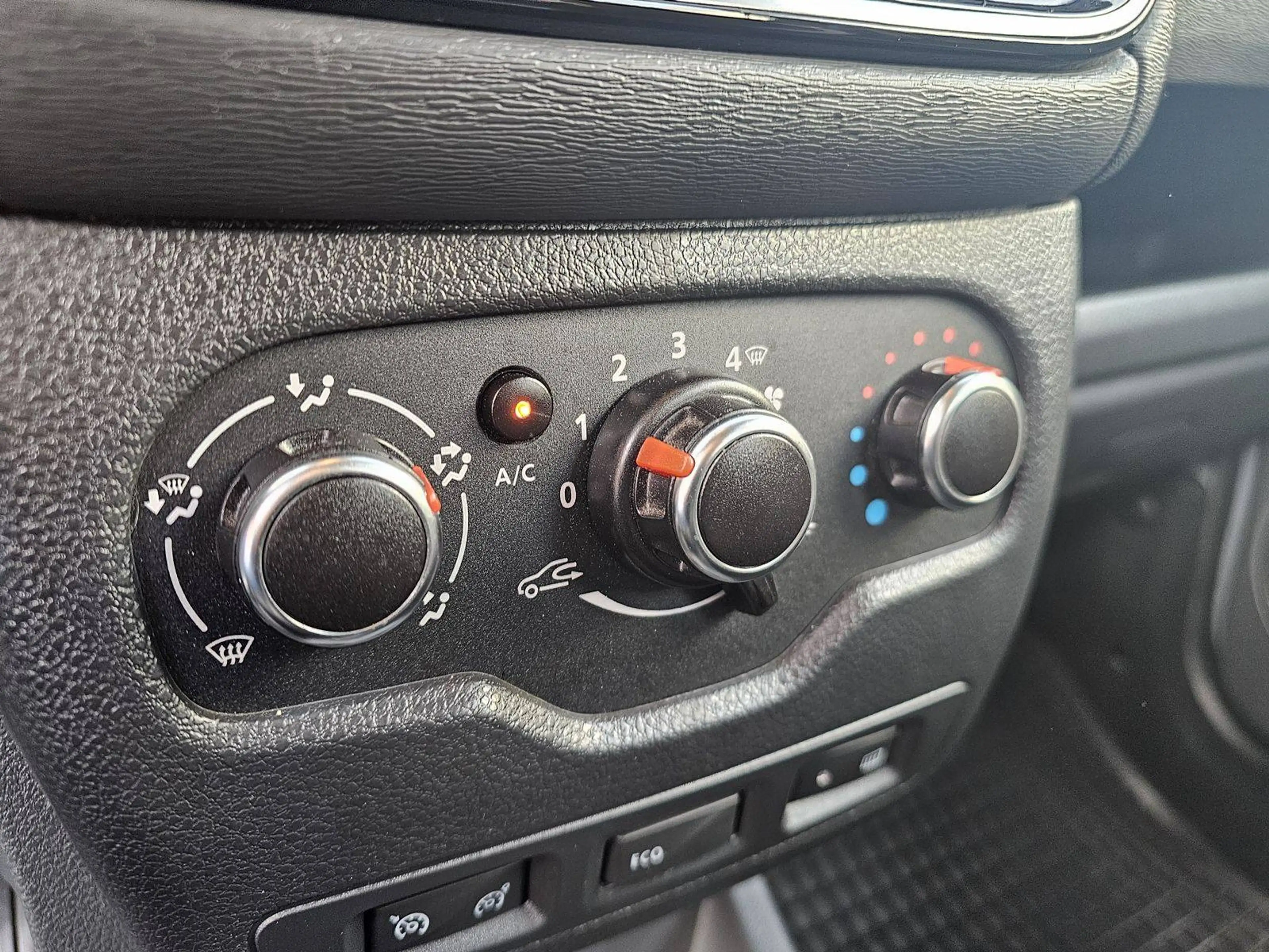 Dacia Dokker Stepway Navi+Cam/Klima/Sitzheizung — photo 6