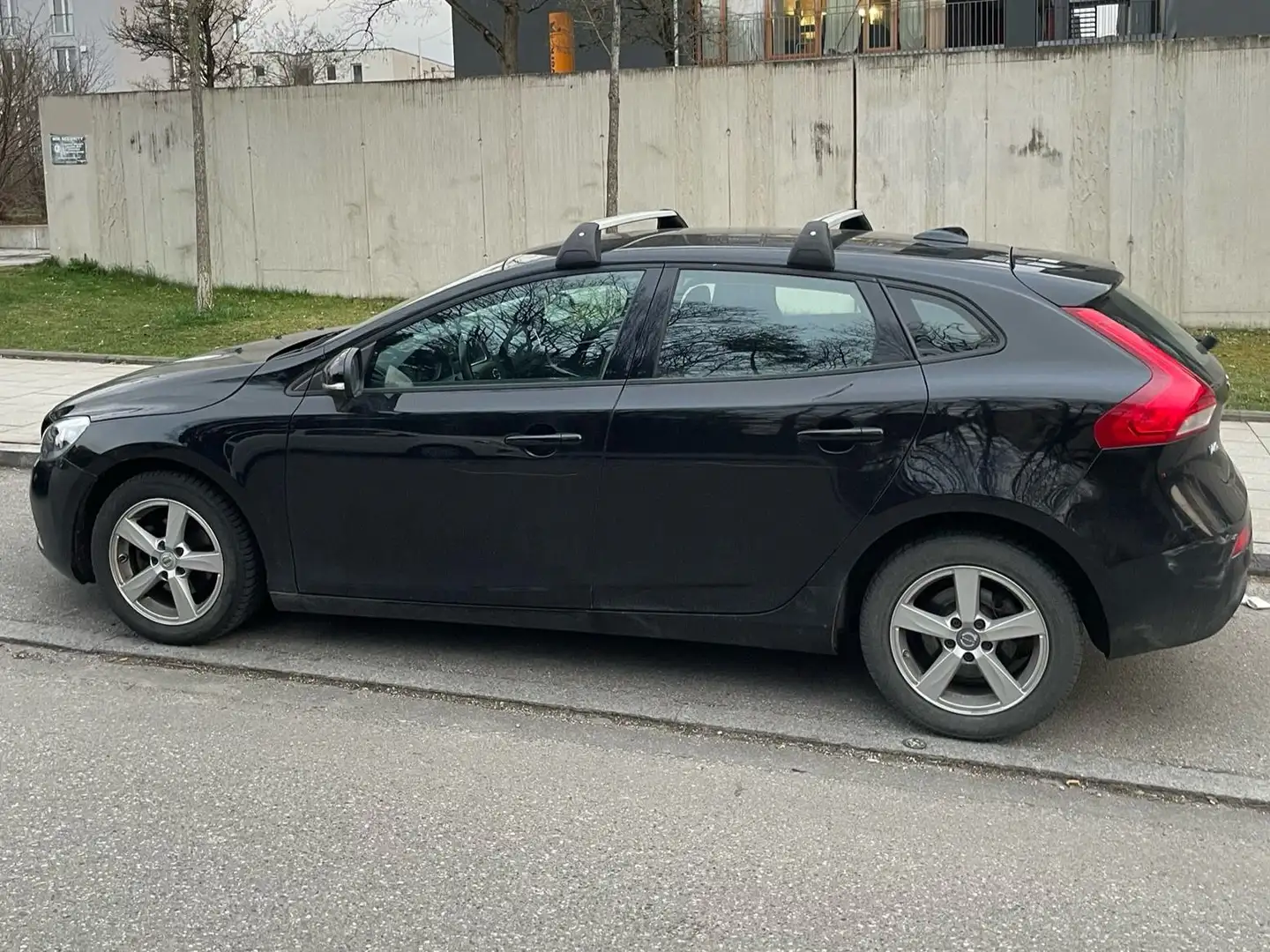 Volvo V40 V40 D2 Kinetic Black - 2
