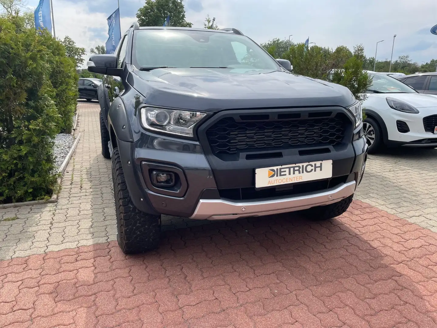 Ford Ranger Wildtrak Extrakabine 4x4 213PS Automatik Grau - 2