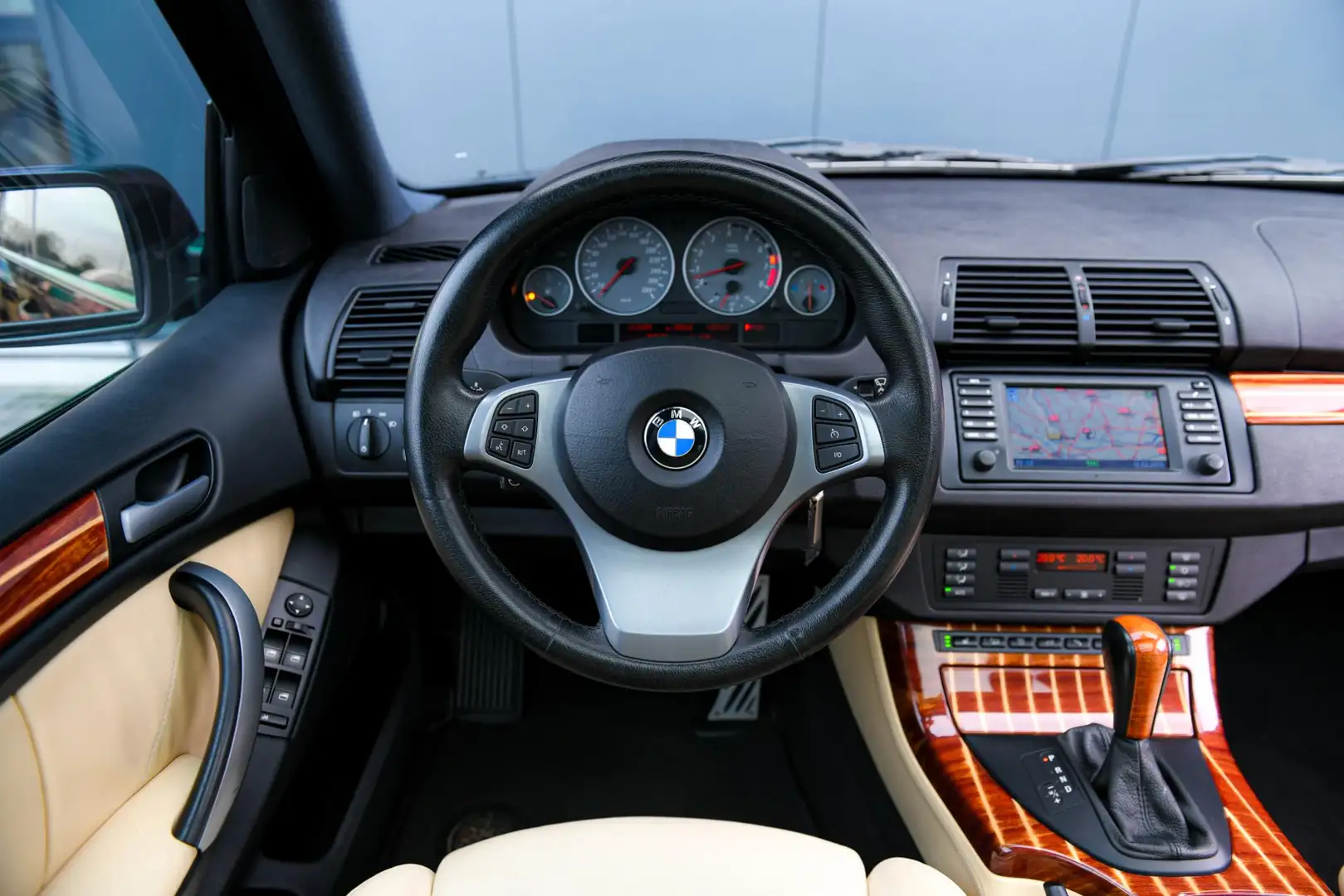 BMW X5 4.8is | Individual Maritime | HiFi DSP | Luchtveri Blau - 2