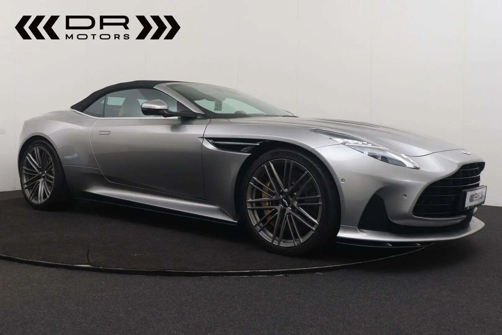 Aston Martin DB12 VOLANTE - NEW - ON STOCK - FULL OPTION Срібний - 2