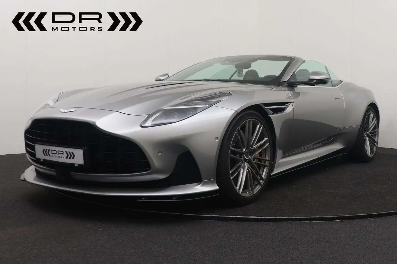 Aston Martin DB12 VOLANTE - NEW - ON STOCK - FULL OPTION Срібний - 1
