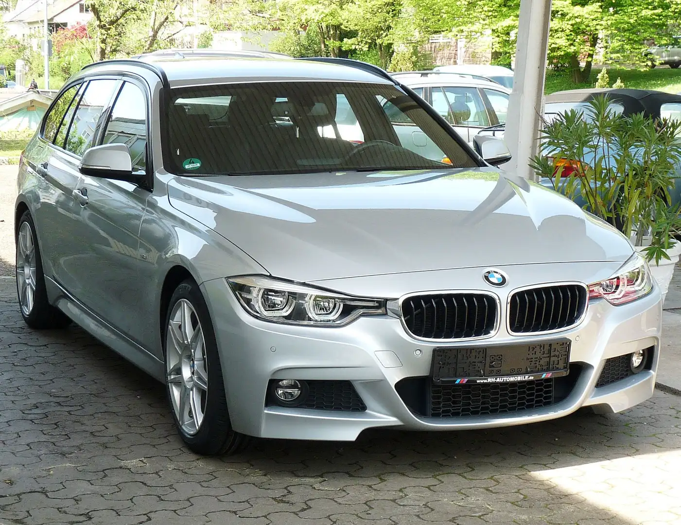 BMW 330 330iA Touring*M Sport*Mod.19*1.Hd.*54TKM*Top-Ausst Срібний - 2